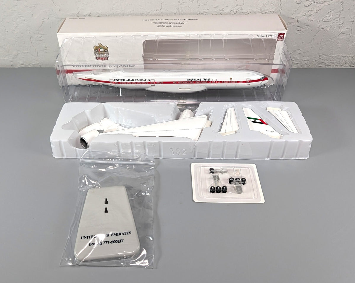 Hogan 1:200 Boeing 777-200ER United Arab Emirates Snap Fit Model 10949 w/ Stand