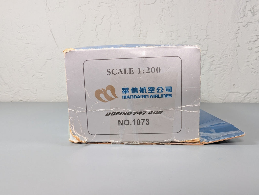 Hogan 1:200 Boeing 747-400 Mandarin Airlines Snap Model 1073 w/ Stand No Gear