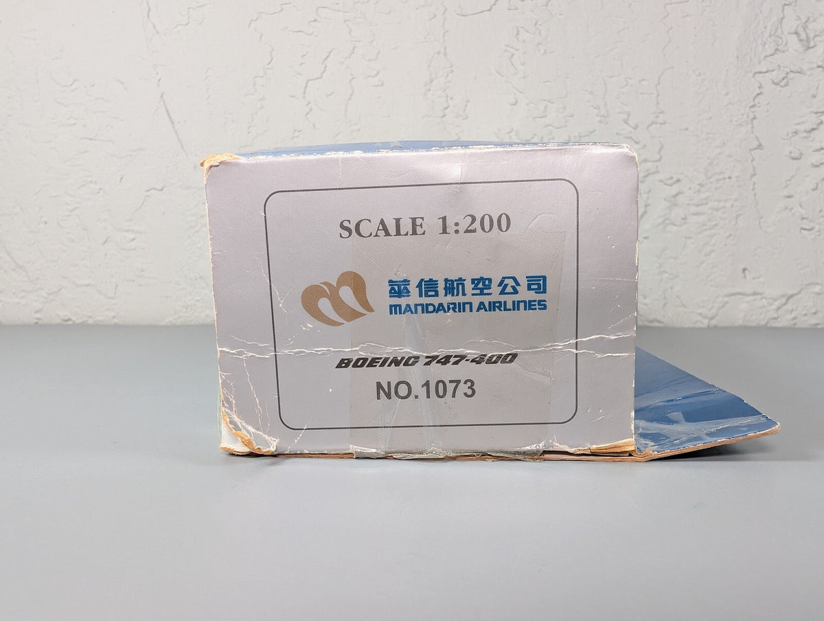 Hogan 1:200 Boeing 747-400 Mandarin Airlines Snap Model 1073 w/ Stand No Gear