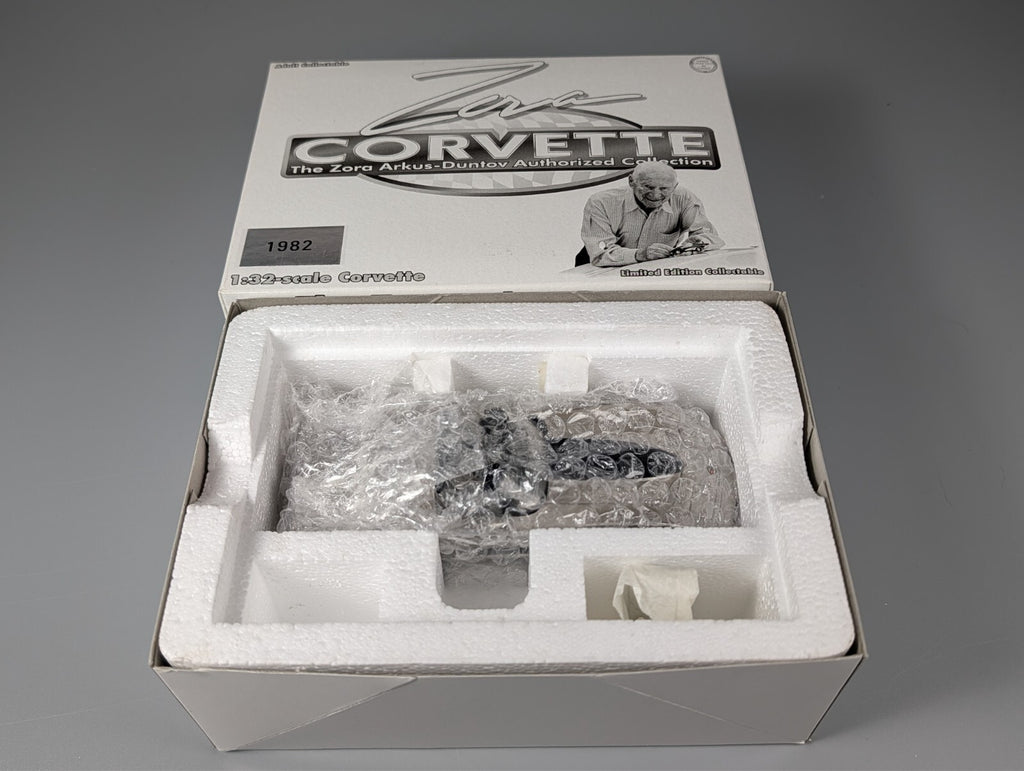 1982 Chevrolet Corvette Collector Edition 1:32 Zora Arkus-Duntov Diecast
