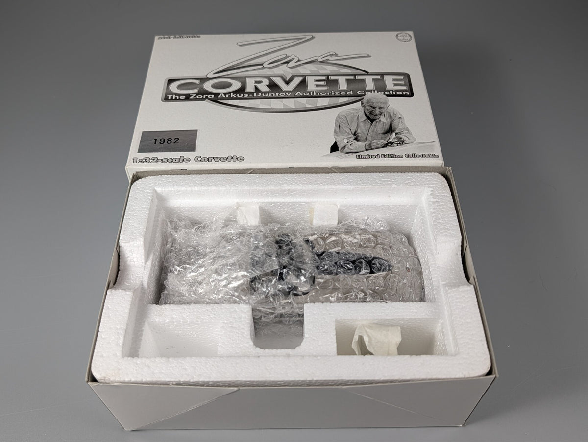 1982 Chevrolet Corvette Collector Edition 1:32 Zora Arkus-Duntov Diecast