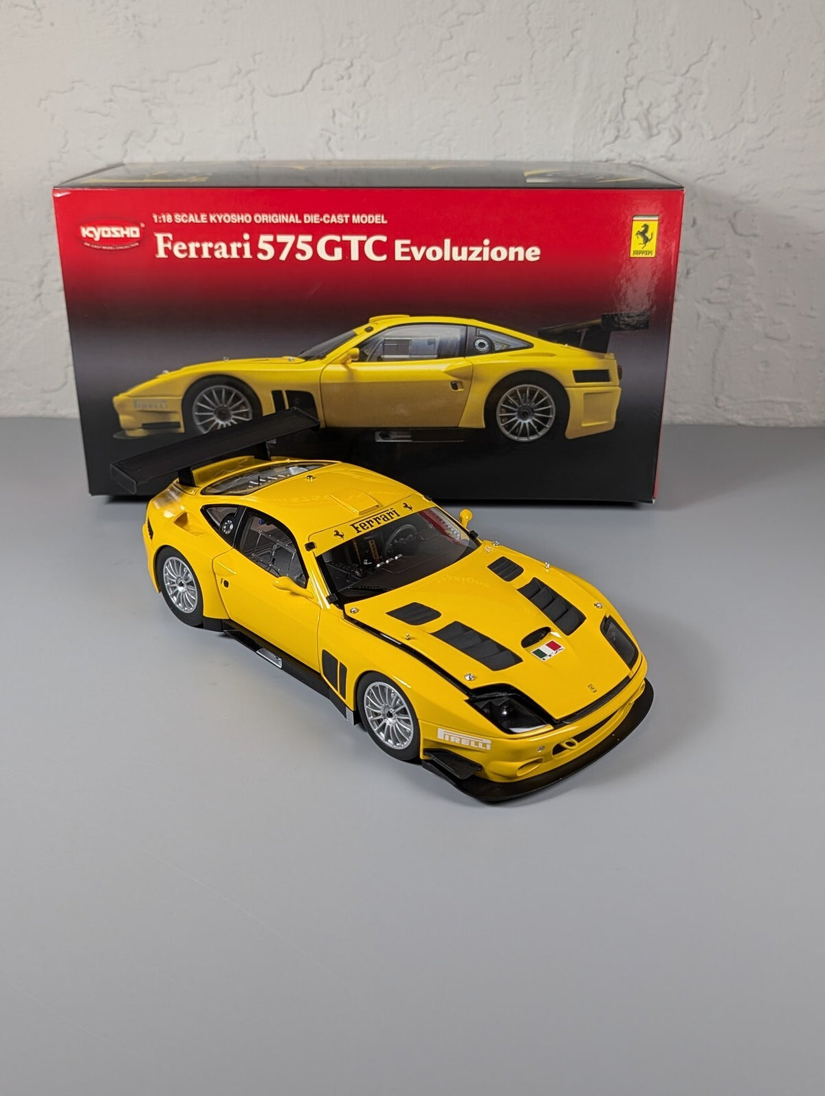 Kyosho 1:18 Ferrari 575 GTC Evoluzione Yellow 08392C Diecast Race Car with Box