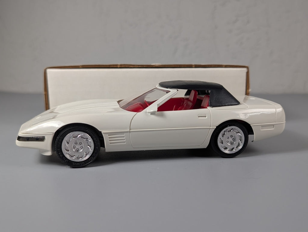 AMT Ertl 1992 Corvette Convertible 1 Millionth Promo 1:25 White Red Boxed #6702