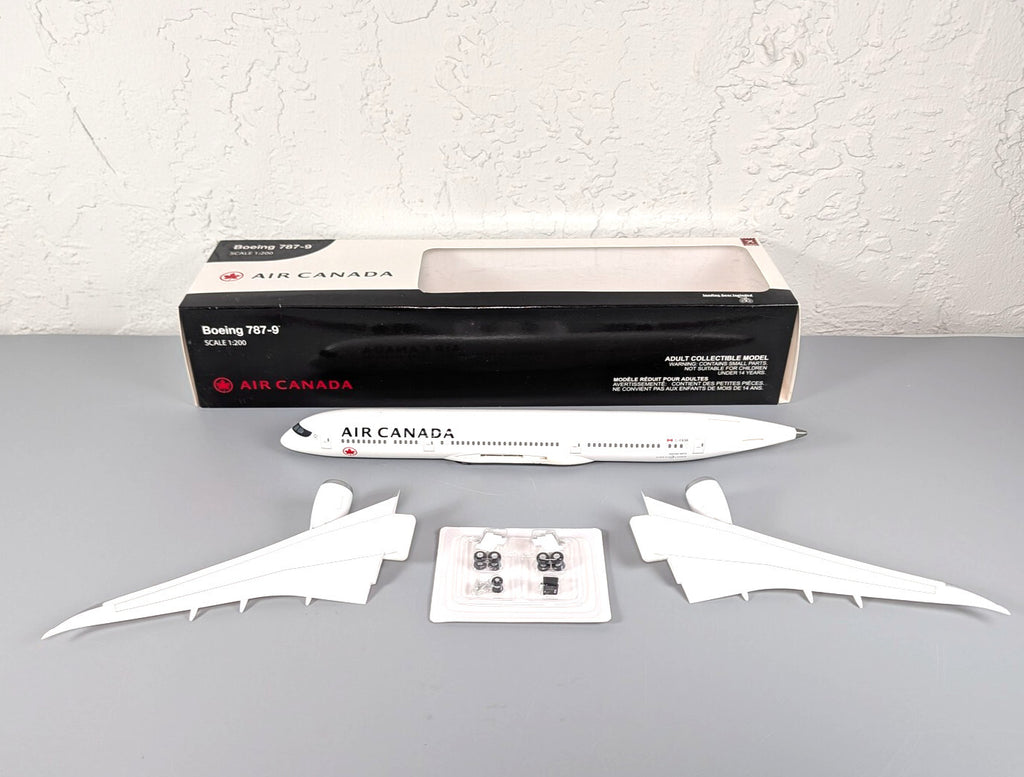 Hogan 1:200 Boeing 787-9 Air Canada Snap Together Model 10246 On Ground Gear