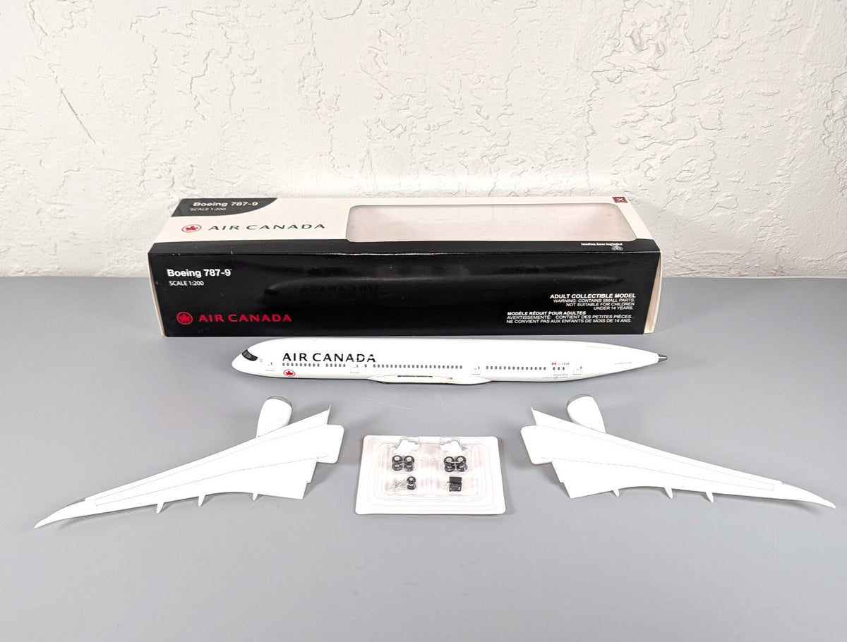 Hogan 1:200 Boeing 787-9 Air Canada Snap Together Model 10246 On Ground Gear