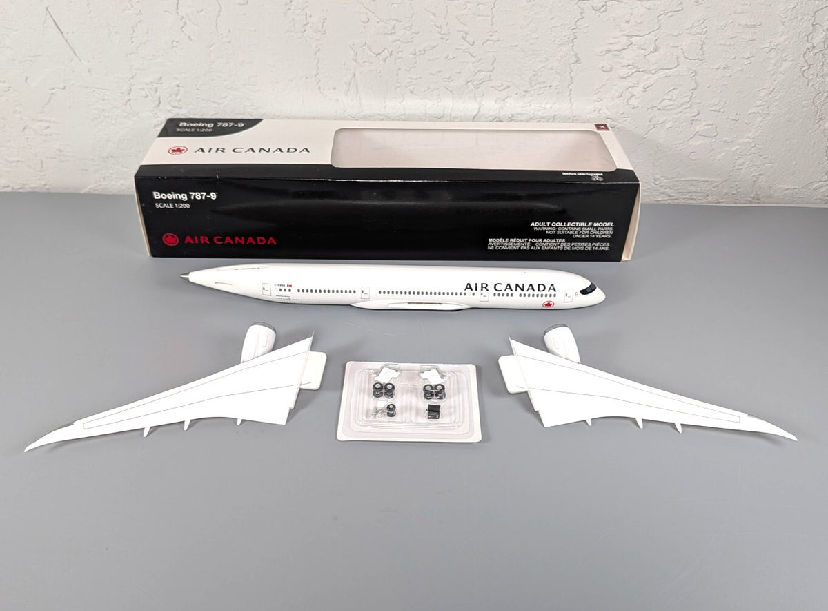 Hogan 1:200 Boeing 787-9 Air Canada Snap Together Model 10246 On Ground Gear