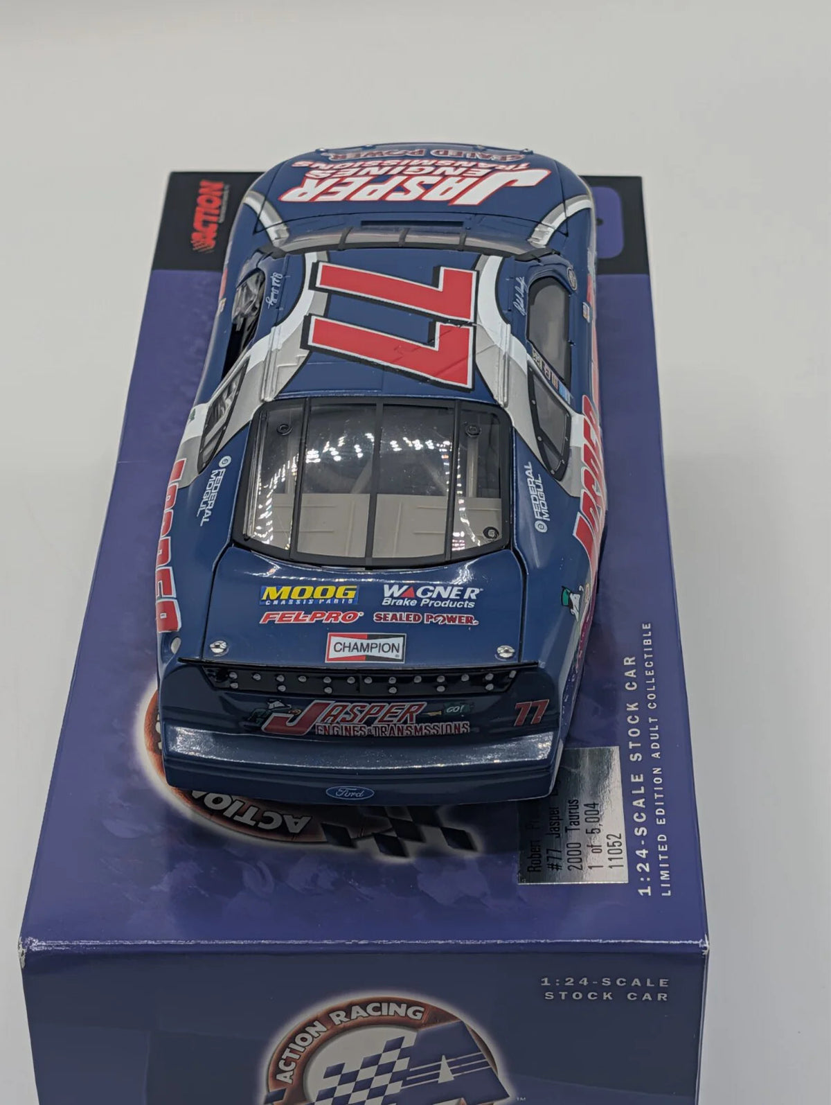 Robert Pressley #77 2000 Jasper Engines Ford Taurus 1:24 Diecast Team Caliber