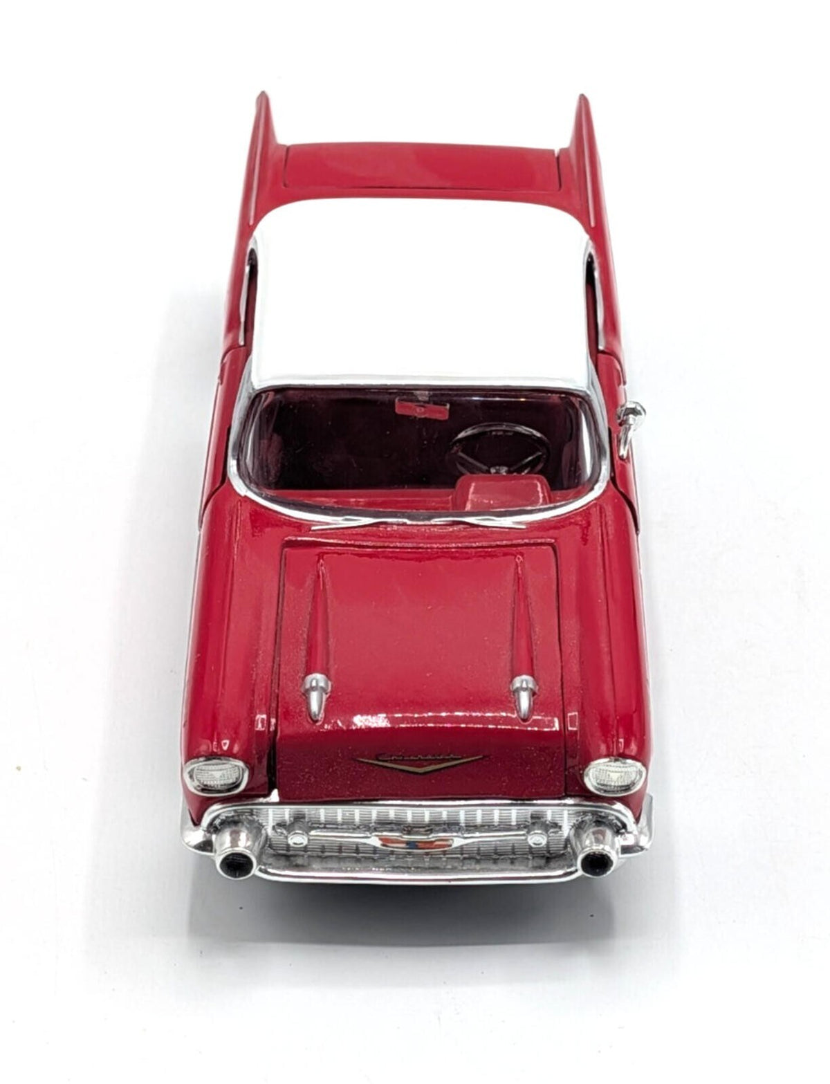 MotorMax 1957 Chevy Bel Air 1:24 Diecast Red/White 73200 Opening Hood/Doors