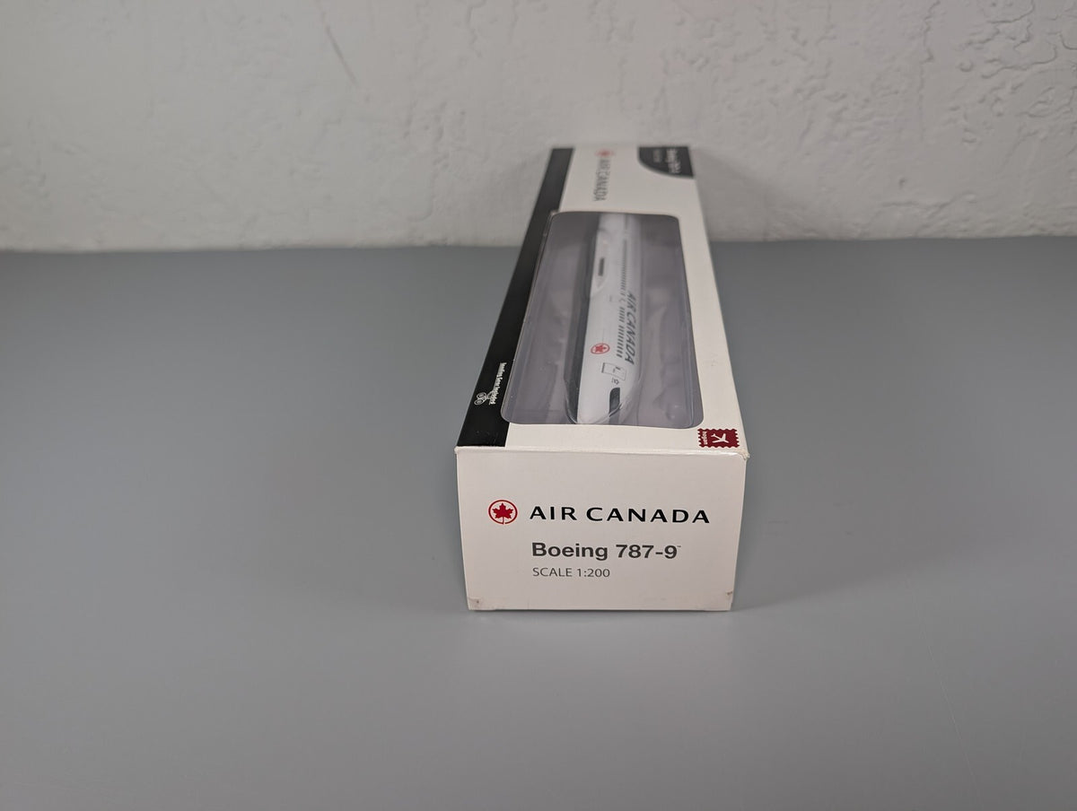 Hogan 1:200 Boeing 787-9 Air Canada Snap Together Model 10246 On Ground Gear