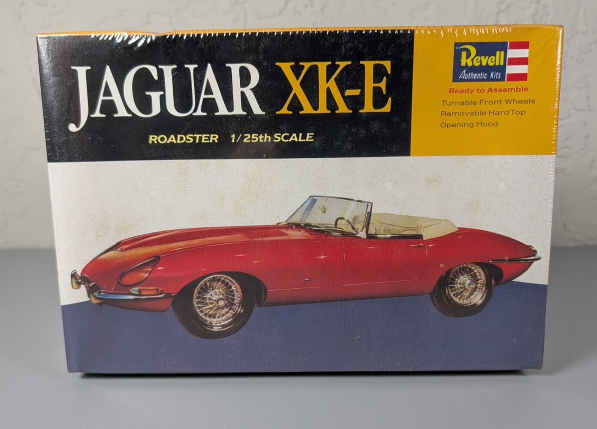 Revell Jaguar XK-E Roadster 1/25 Scale Model Kit Unbuilt Authentic Kits  Sealed