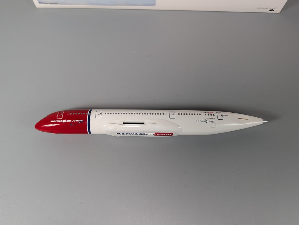 Hogan Boeing 787-8 Norwegian Air Dreamliner 1:200 Model Airplane EI-LNA Stand