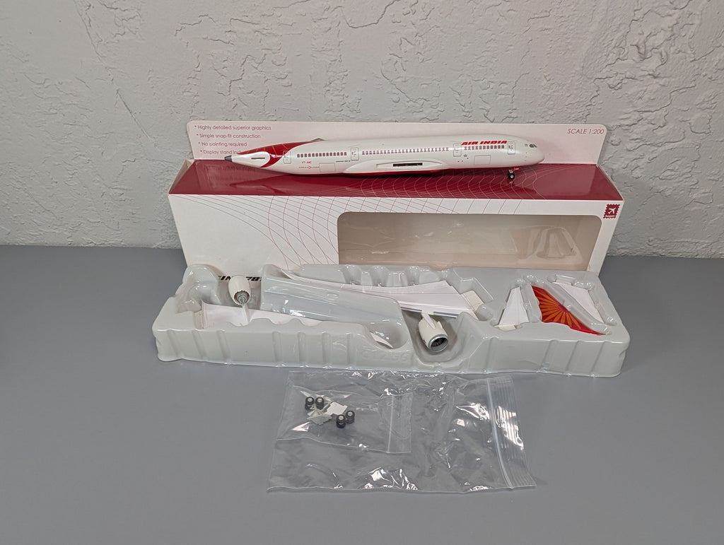 Hogan 1:200 Air India Boeing 787-8 Dreamliner VT-ANC Snap Fit Model No. 3626