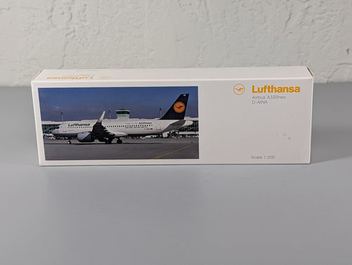 Limox Wings 1:200 Lufthansa Airbus A320neo D-AINA Snap Fit Model LH38 Stand