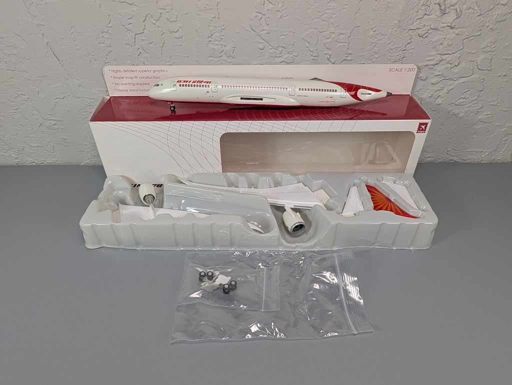 Hogan 1:200 Air India Boeing 787-8 Dreamliner VT-ANC Snap Fit Model No. 3626