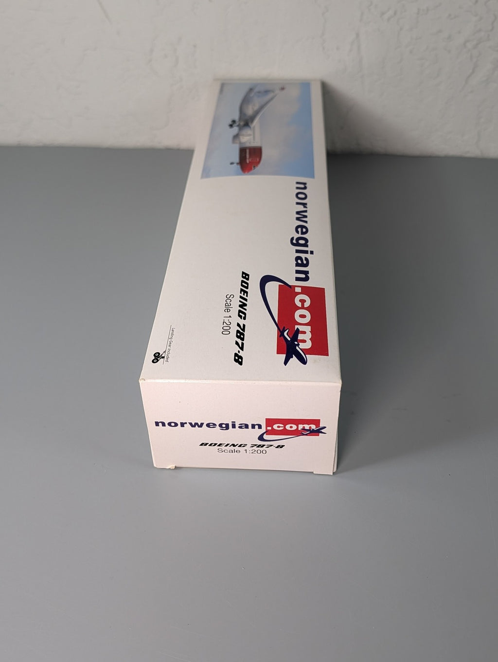 Hogan Boeing 787-8 Norwegian Air Dreamliner 1:200 Model Airplane EI-LNA Stand