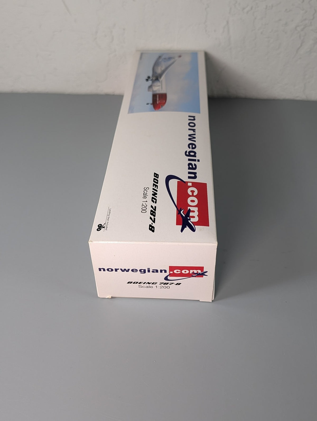 Hogan Boeing 787-8 Norwegian Air Dreamliner 1:200 Model Airplane EI-LNA Stand