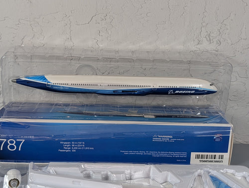 Hogan Wings Boeing 787-10 Dreamliner 1:200 Snap-Fit Airliner Model w/ Stand
