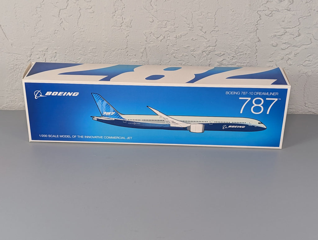 Hogan Wings Boeing 787-10 Dreamliner 1:200 Snap-Fit Airliner Model w/ Stand