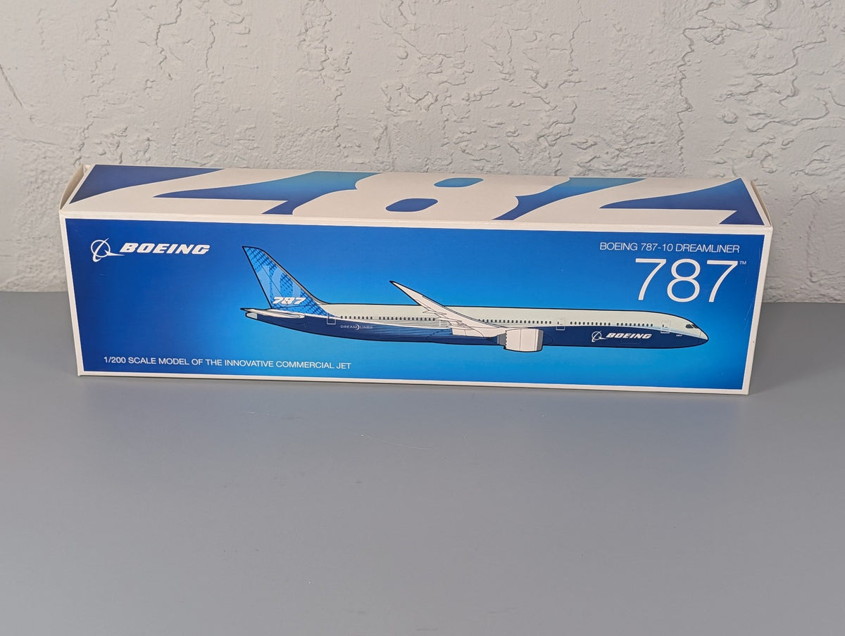 Hogan Wings Boeing 787-10 Dreamliner 1:200 Snap-Fit Airliner Model w/ Stand