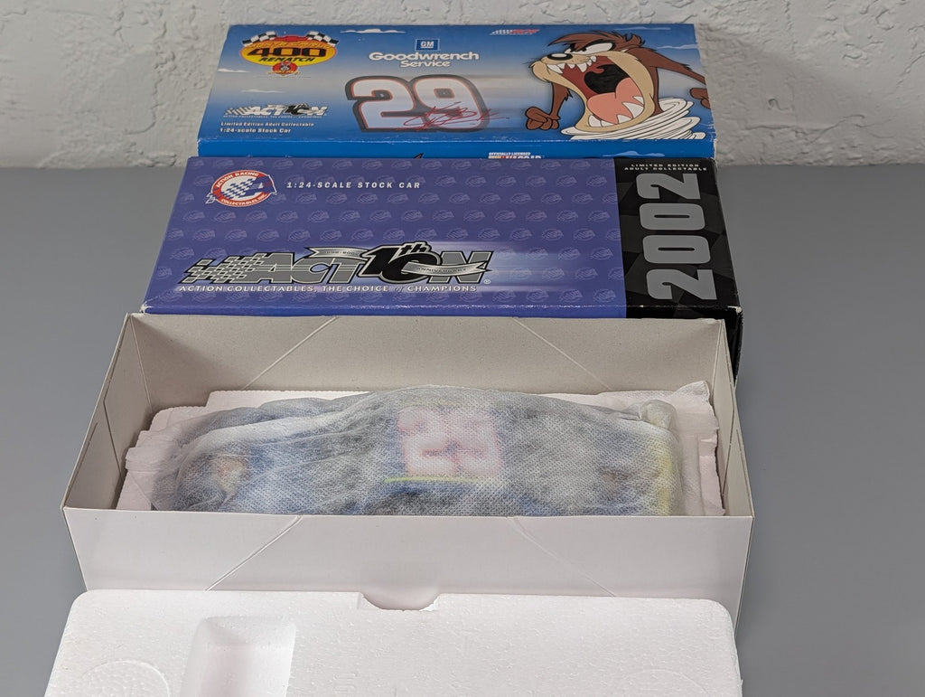 Kevin Harvick #29 Goodwrench Looney Tunes Rematch 2002 Monte Carlo NASCAR 1:24